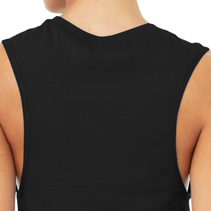 LOW-CUT ARMHOLES FOR EASY MOVEMENT